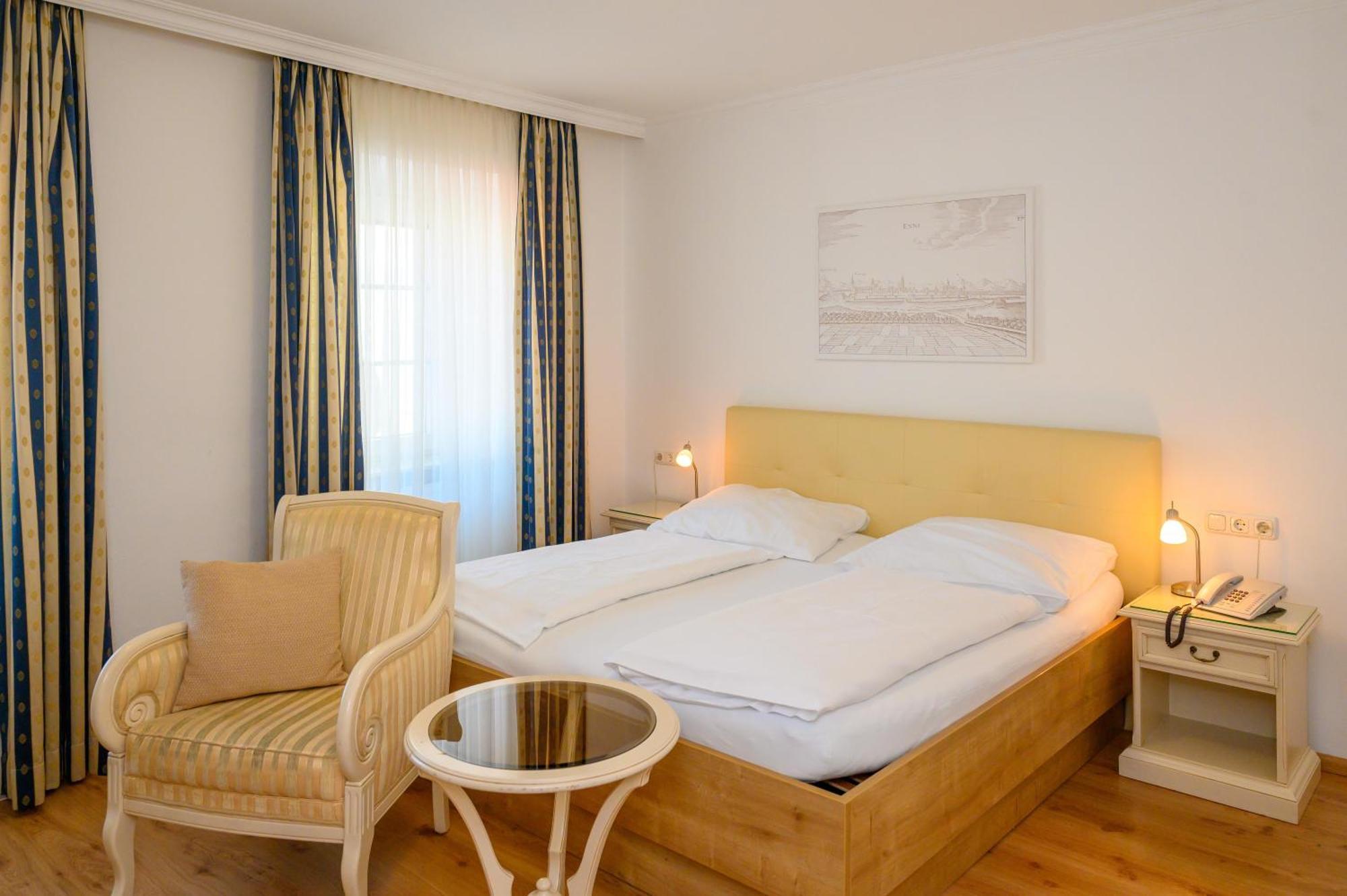 Appartement-Hotel Gh Zum Goldenen Schiff เอนส์ ภายนอก รูปภาพ