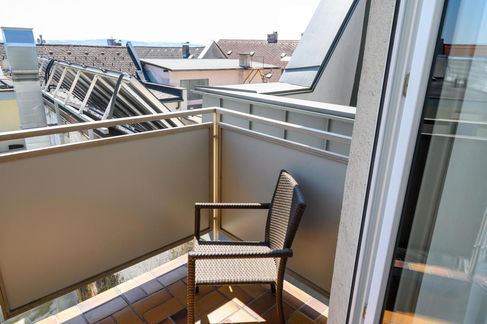 Appartement-Hotel Gh Zum Goldenen Schiff เอนส์ ภายนอก รูปภาพ
