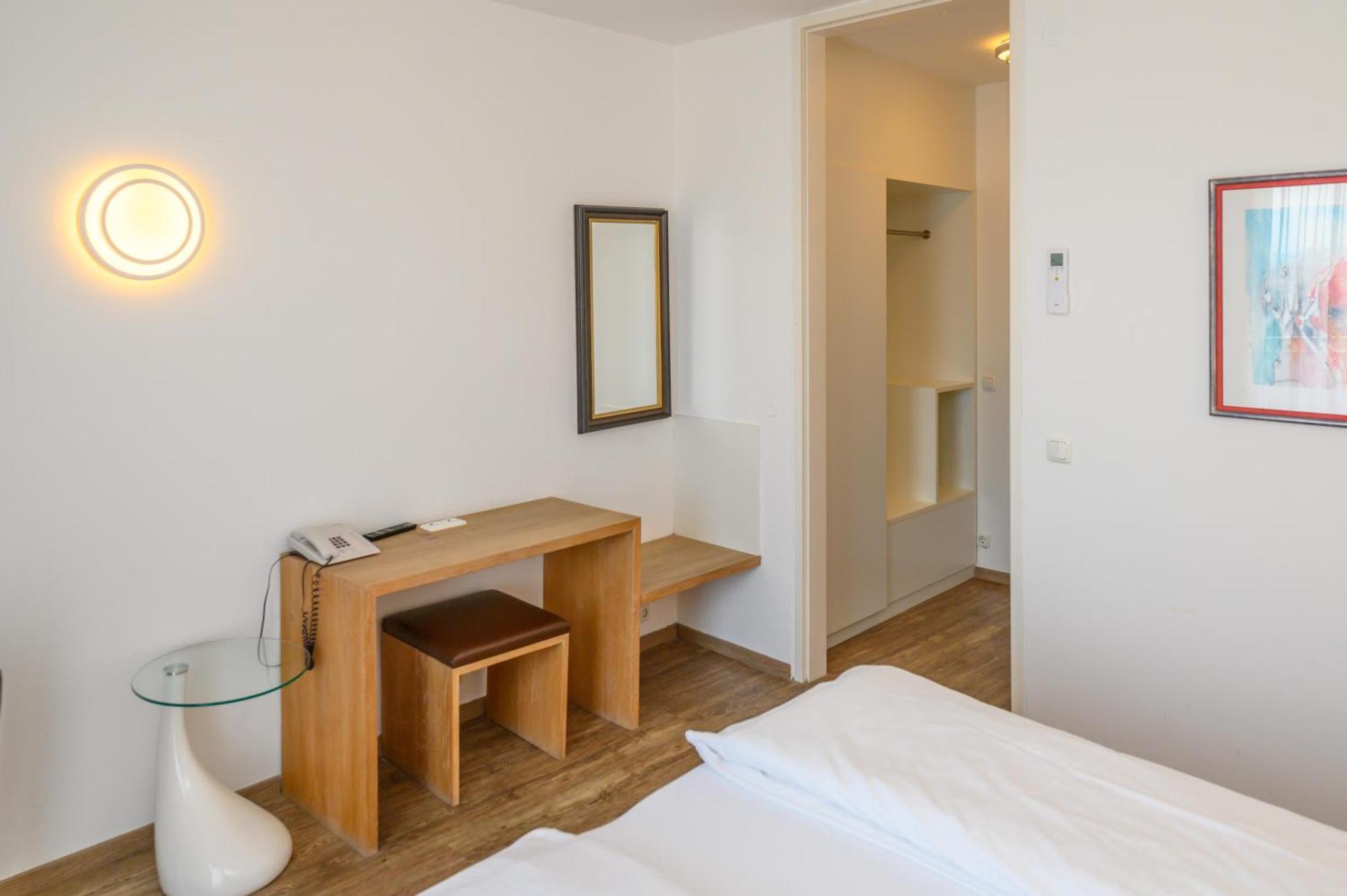 Appartement-Hotel Gh Zum Goldenen Schiff เอนส์ ภายนอก รูปภาพ