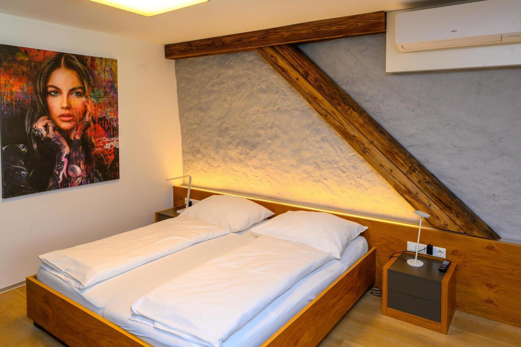 Appartement-Hotel Gh Zum Goldenen Schiff เอนส์ ภายนอก รูปภาพ