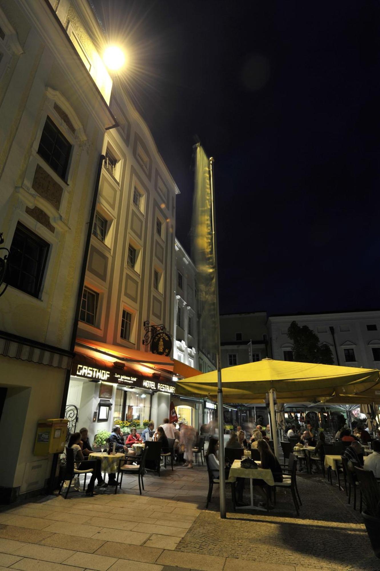 Appartement-Hotel Gh Zum Goldenen Schiff เอนส์ ภายนอก รูปภาพ