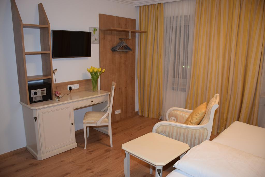 Appartement-Hotel Gh Zum Goldenen Schiff เอนส์ ภายนอก รูปภาพ